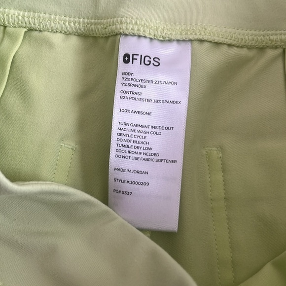 Figs Women's Scrub Set in Light Green - Picture 5 of 9